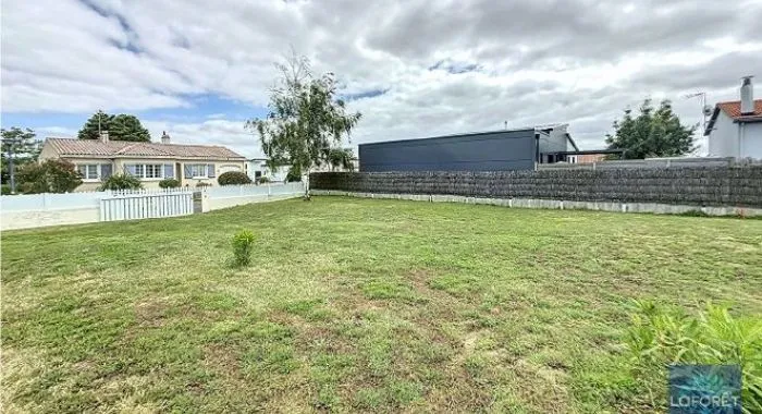Image d'un terrain à vendre de 325 m² à GIVRAND (85)