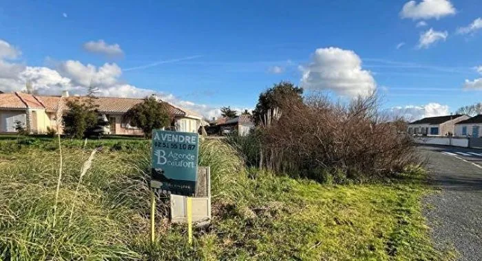 image de Terrain à bâtir de 400 m² à SAINT-HILAIRE-DE-RIEZ (85)